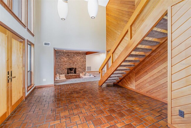 Building Photo - 2020 Venetian Way