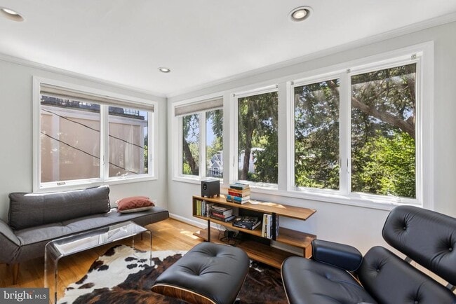 Building Photo - 4434 Volta Pl NW