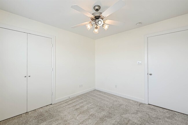 Building Photo - 11315 S Main St