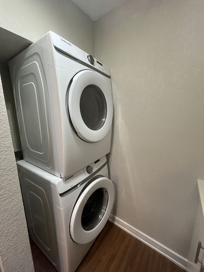 Interior Photo - Live Montrose 400 Westmoreland