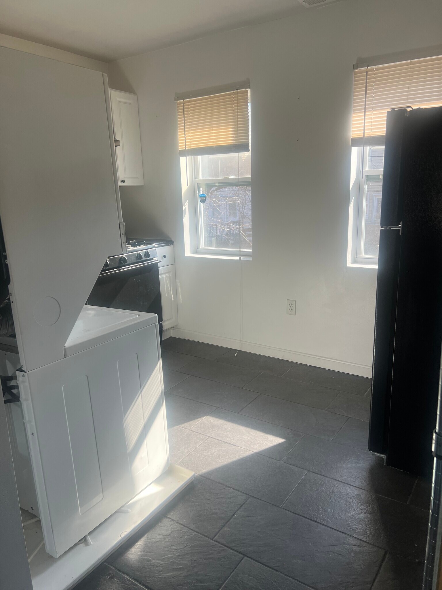 Building Photo - 505 Arsan Ave