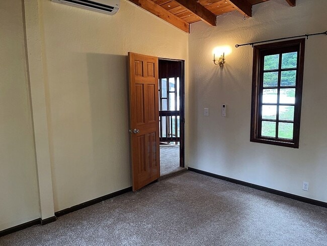 Building Photo - 4548-4576 Greenwood Heights Dr