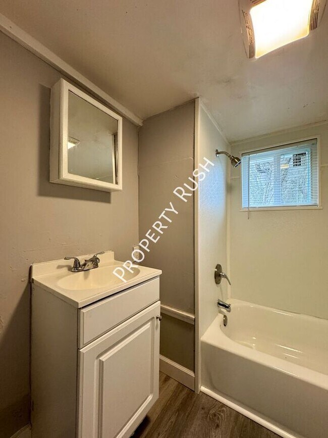 Building Photo - 3805 Alton Park Blvd