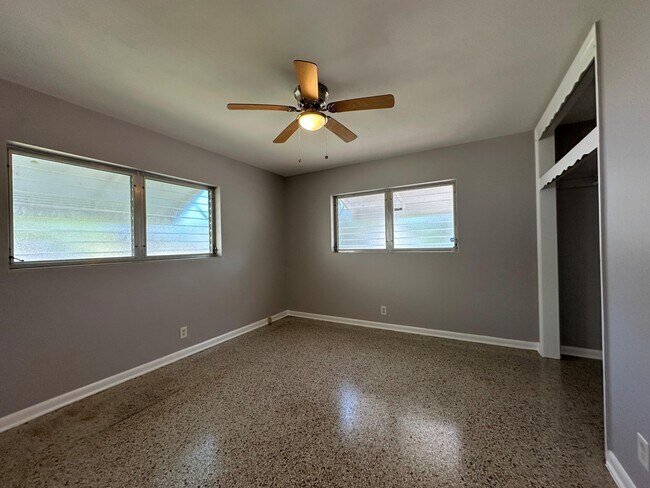 Building Photo - 415 49th St