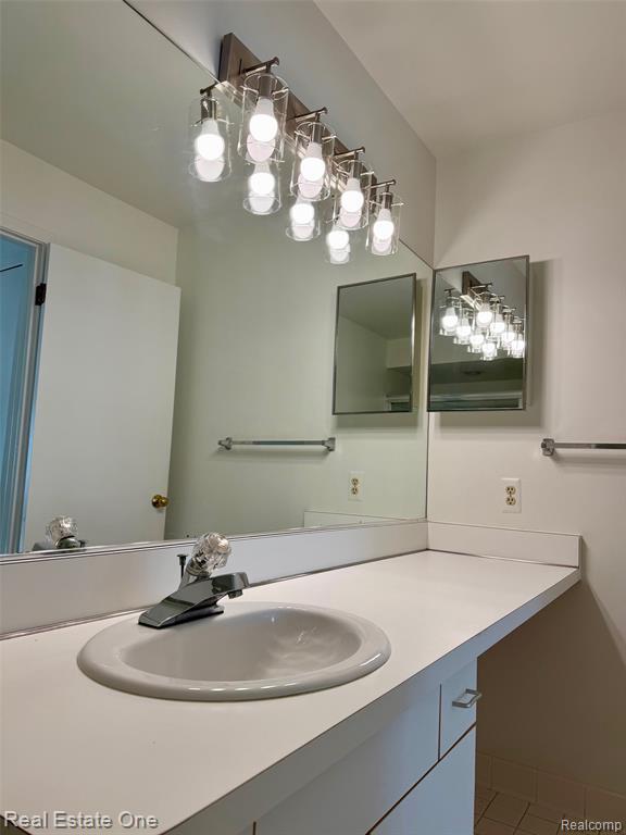 Building Photo - 6687 Maple Lakes Dr