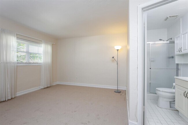 Building Photo - 8650 SW 67th Ave