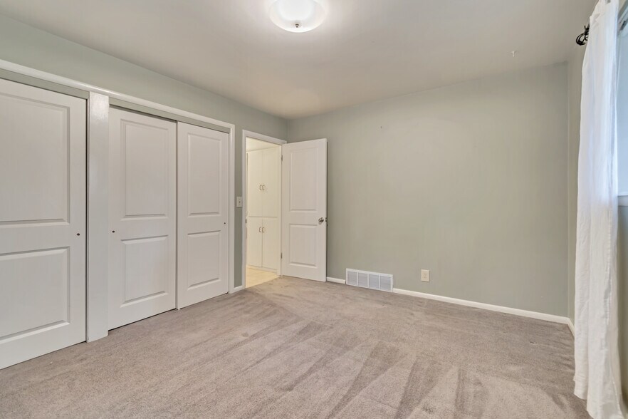 Reverse of bedroom 1 - 1319 Westminster Ave S