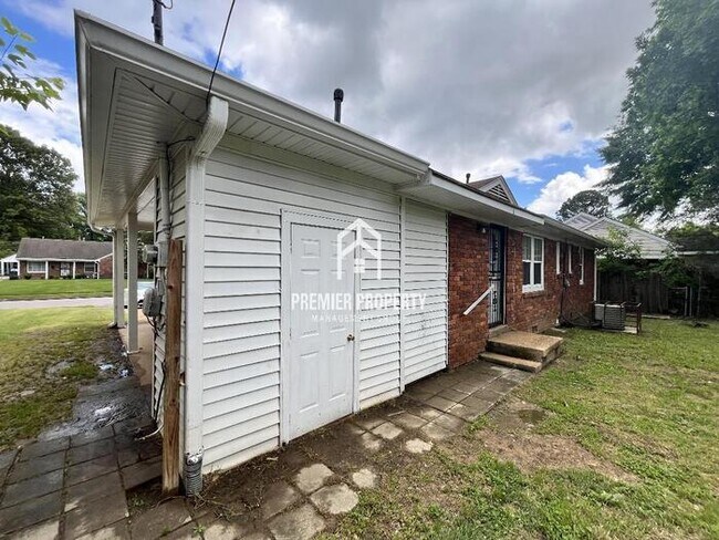 Building Photo - 1773 Dearing Rd