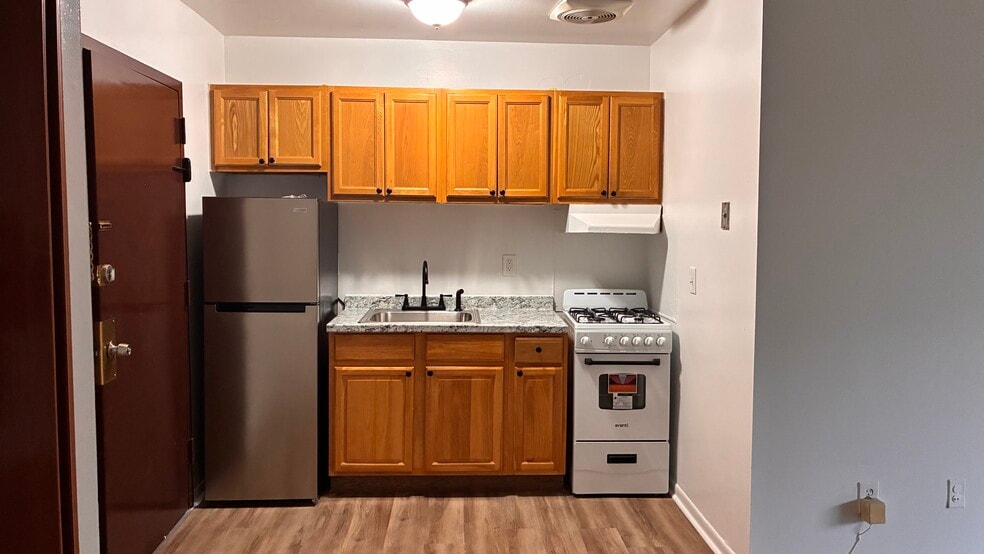 Building Photo - 510 Stuyvesant Ave