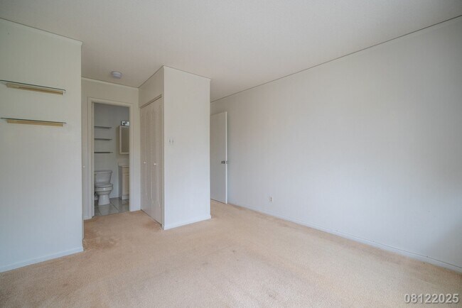 Building Photo - 2 Bed 1 Bath in Ridgeway
