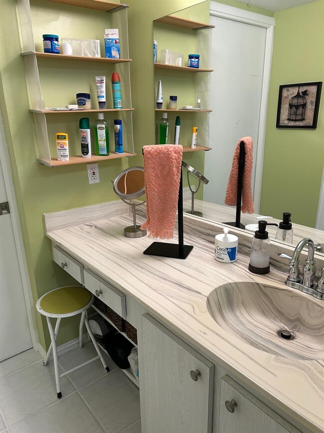 Building Photo - 7797 Golf Cir Dr