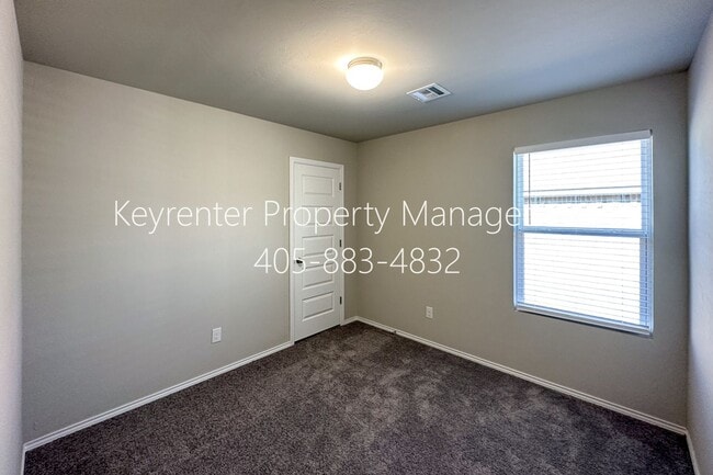 Building Photo - Gorgeous 4 Bed 2 Bath Home in Heart Of Yukon!