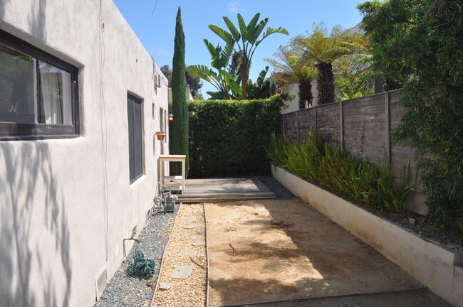 Building Photo - MISSION HILLS 3BR/2BA SPANISH BUNGALOW