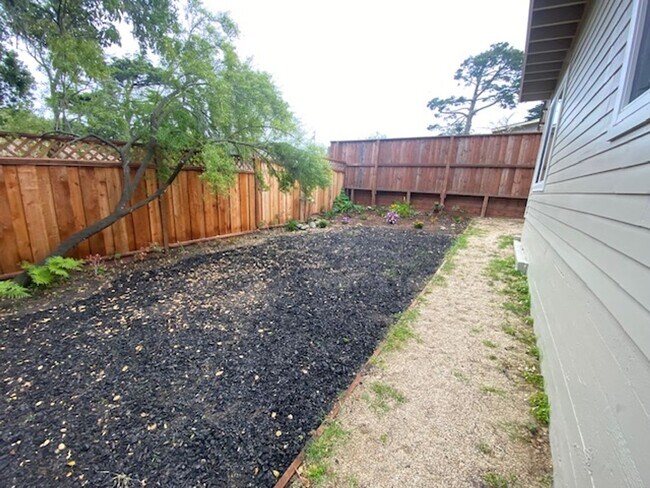 Building Photo - 340 Bishop Ave