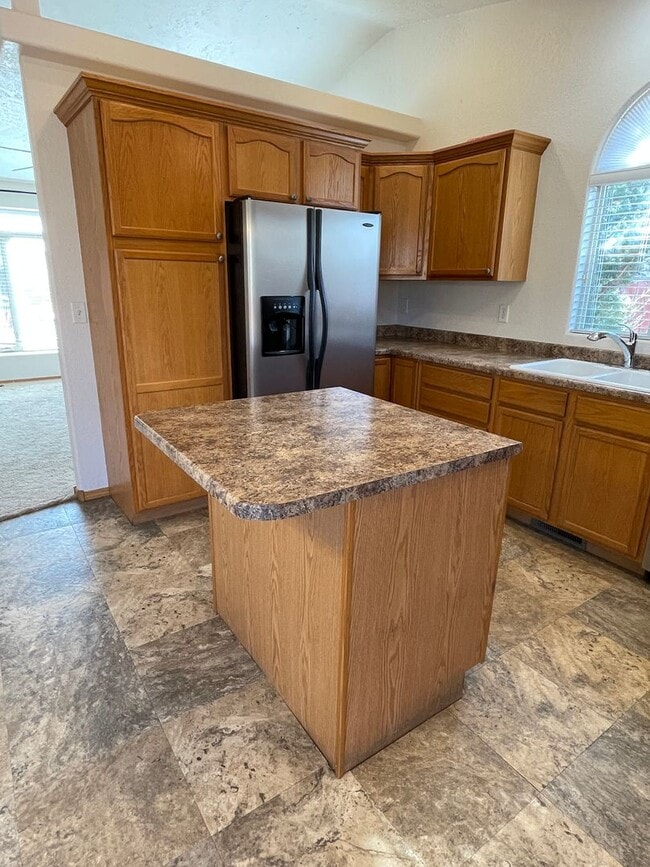 Building Photo - Spacious 4-Bedroom, 3-Bathroom House for Rent