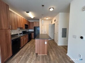 Building Photo - 10 Norden Pl