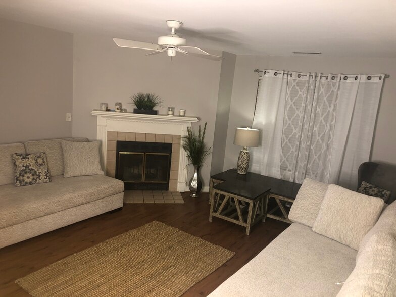 Building Photo - 414 Delaware Ave