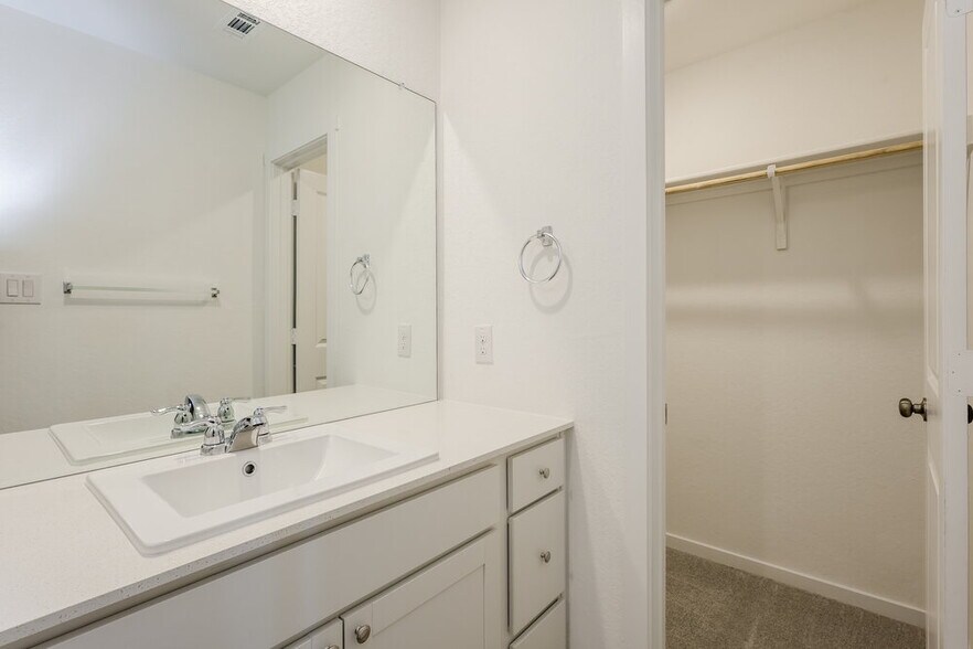 Building Photo - 522 Chevre Rd