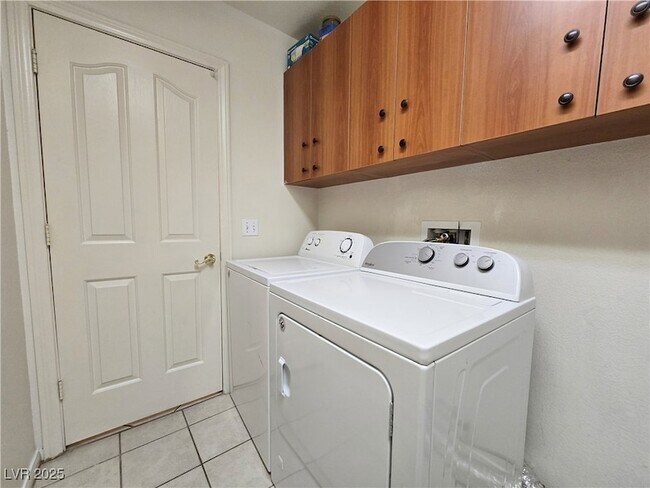 Building Photo - 3697 Ferndale Cove Dr