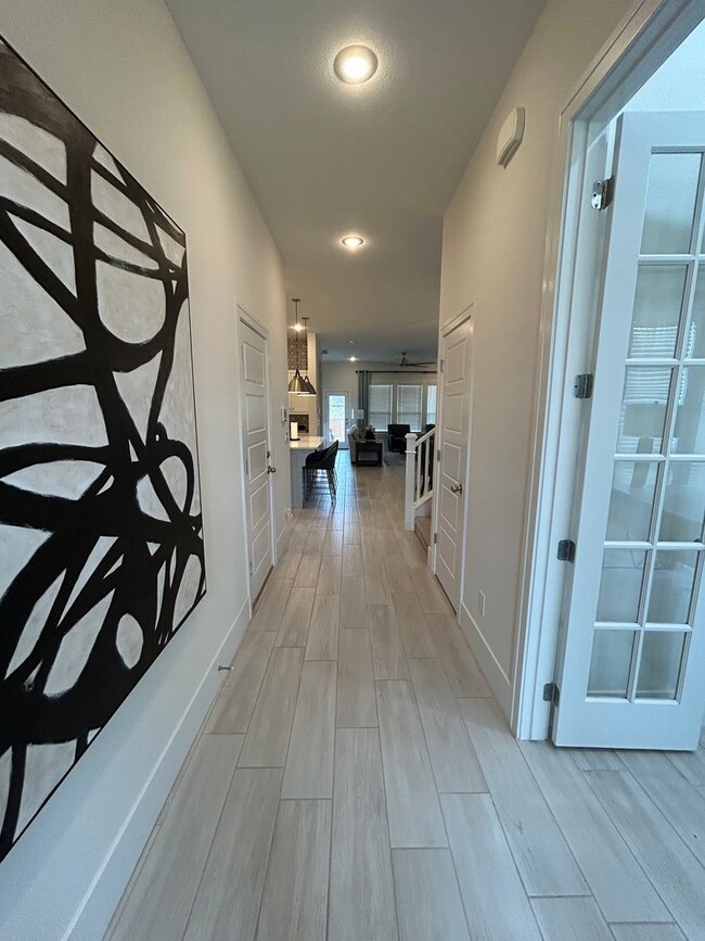 Building Photo - Fully Furnished Stylish 4-Bedroom Home in ...
