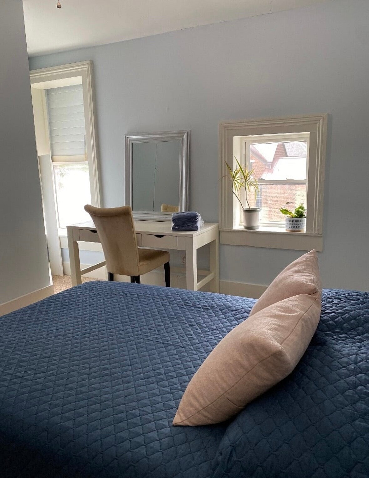 Second bedroom - 124 E Oak St