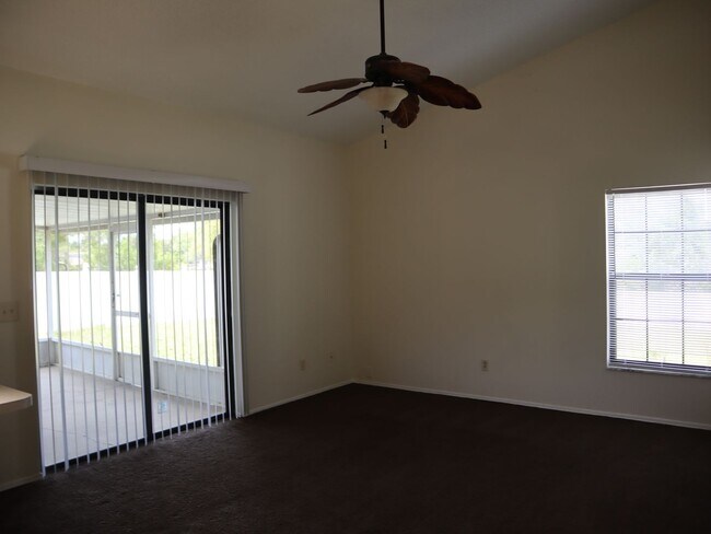 Building Photo - 3 Bedroom 2 Bath 2 Car Garage Deltona