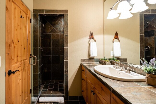 Building Photo - 4 Full Moon Rd