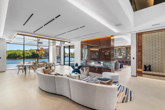 Building Photo - 2934 NE 8th Ave