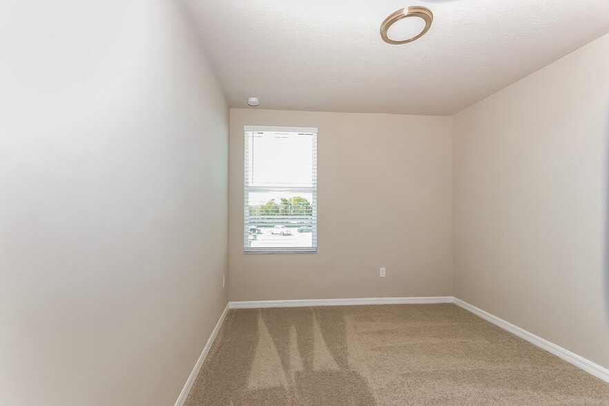 Building Photo - 4026 Hot Springs Ave