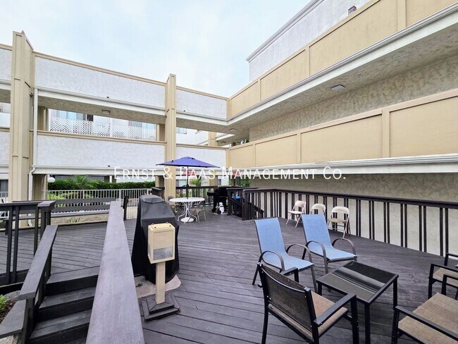 Building Photo - 3565 Linden Ave