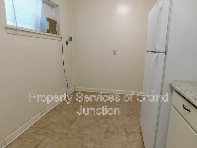 Building Photo - 1364 Elm Ave