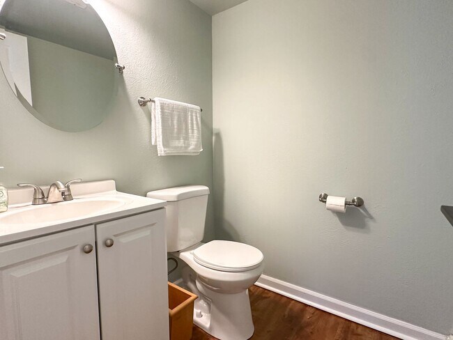 Building Photo - Updated Single-Family Home with Large Back...