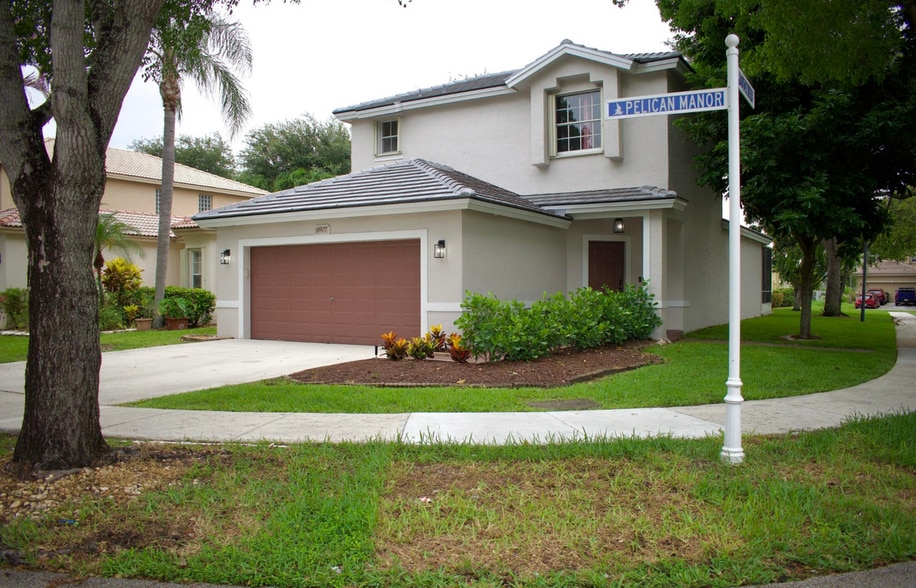 Building Photo - 4907 Pelican Manor
