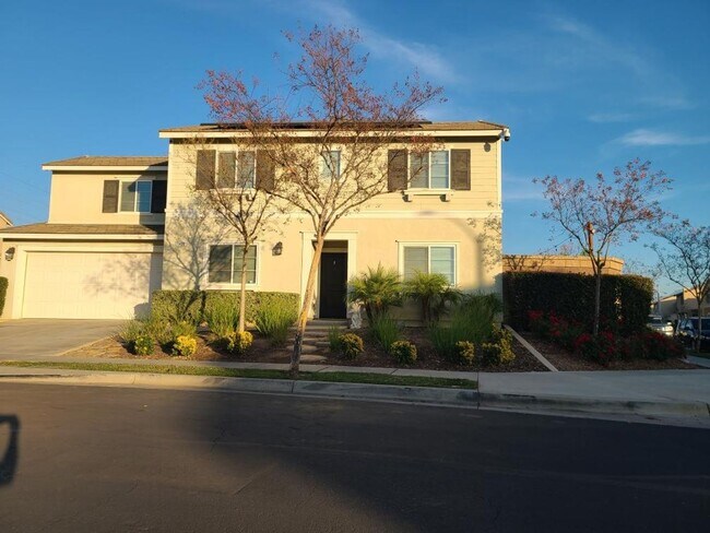 Building Photo - Beaumont 4 bedroom home ($0 monthly electric bill)