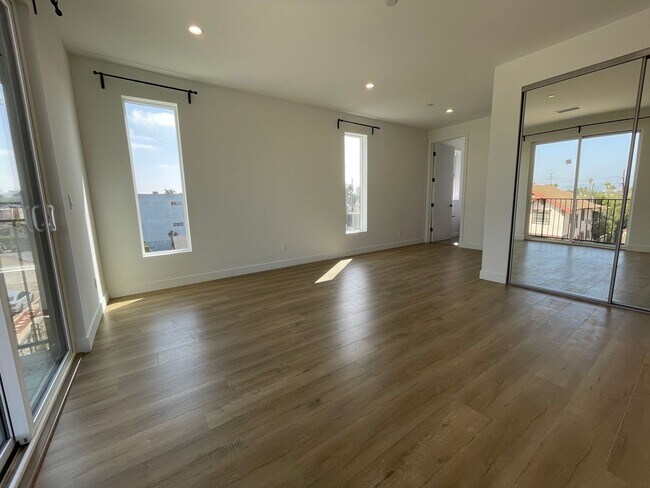 Building Photo - JUST COMPLETED MODERN TOWNHOMES! Never Liv...