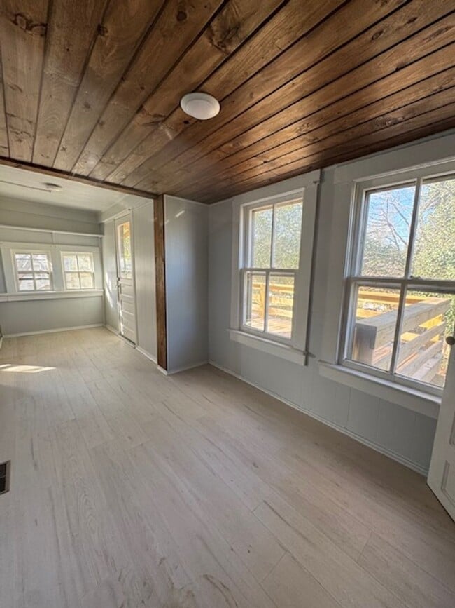 Building Photo - Renovated single family in downtown Lexington