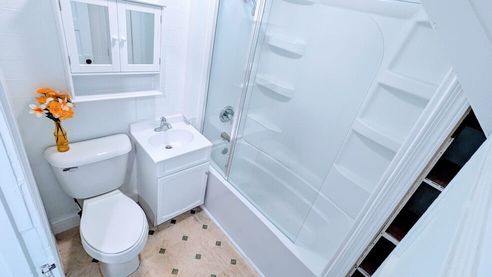 Bathroom - 609 College Ave