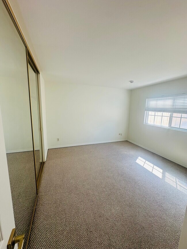 Building Photo - 4056 Caseman Ave