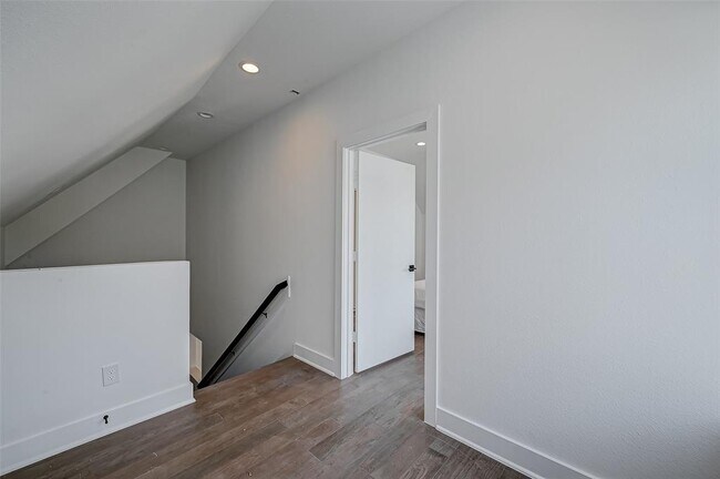 Building Photo - 6032 Beall St