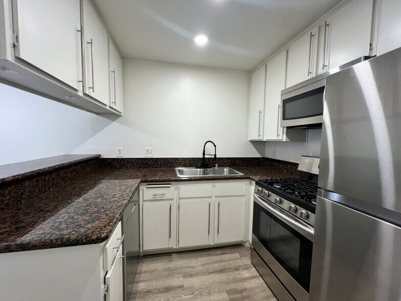 Building Photo - 3715 S Canfield Ave