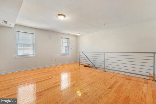 Building Photo - 520 S 4th St