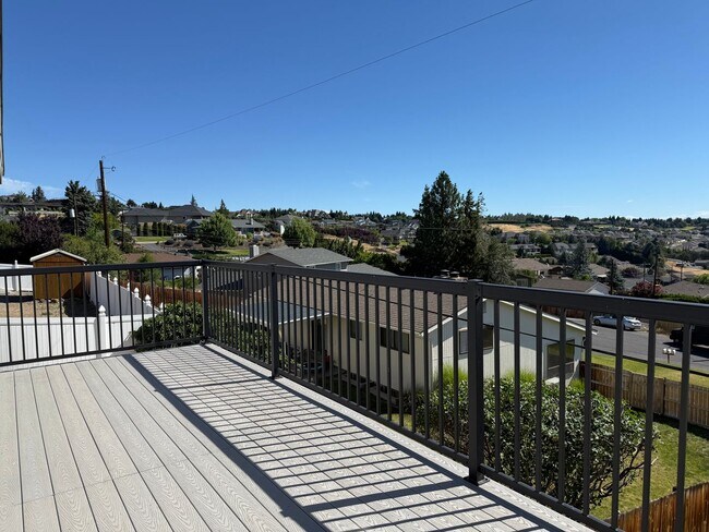 Building Photo - 505 N 80th Ave