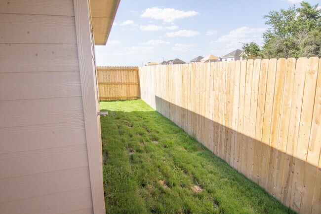 Building Photo - 1105 Marquis Dr