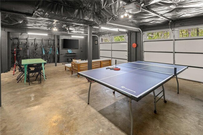 Building Photo - 2 Southport Ln