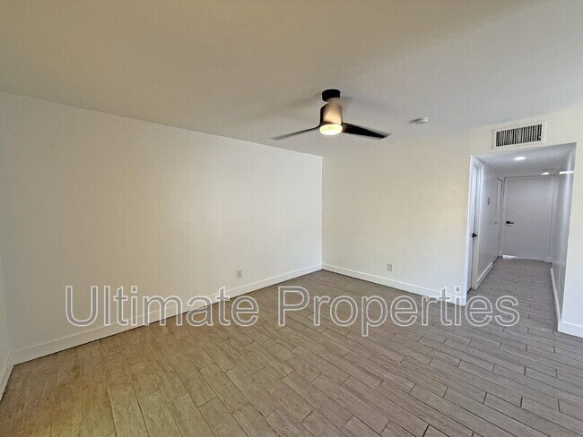 Building Photo - 1021 W Mission Ln