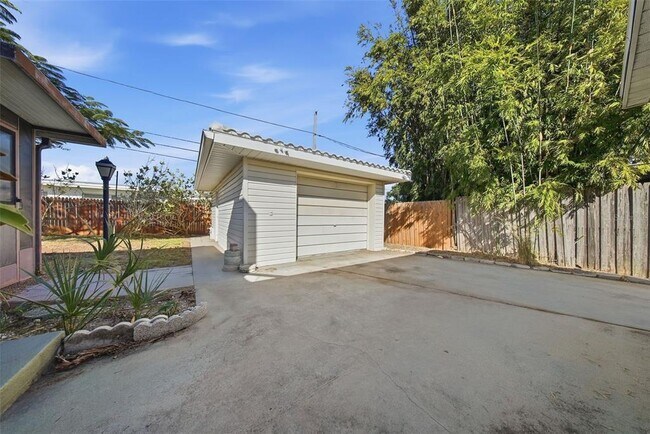 Building Photo - 11373 62nd Ave N