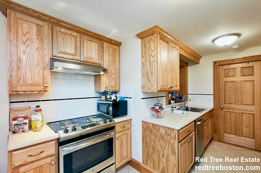 Building Photo - 14 S Russell St