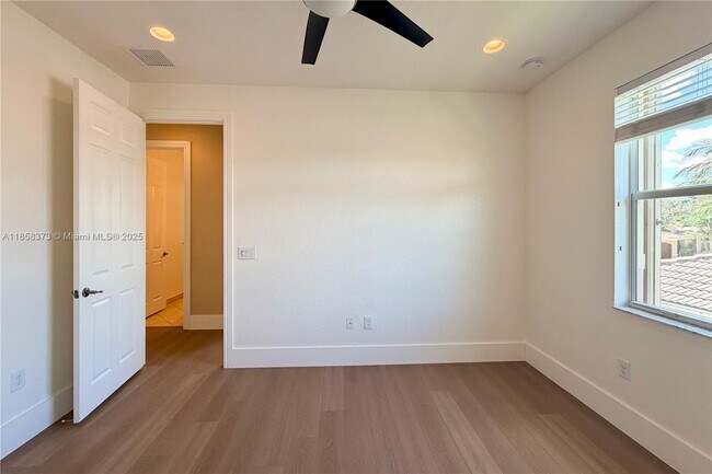 Building Photo - 11894 Fox Hill Cir