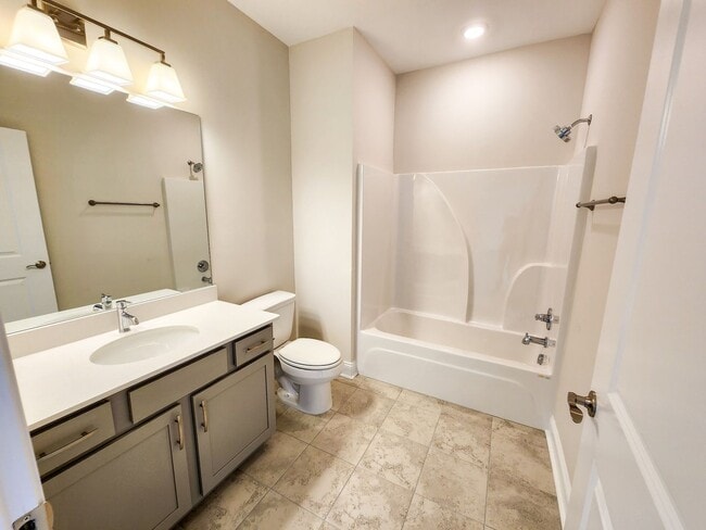 Building Photo - 836 Goswell Dr