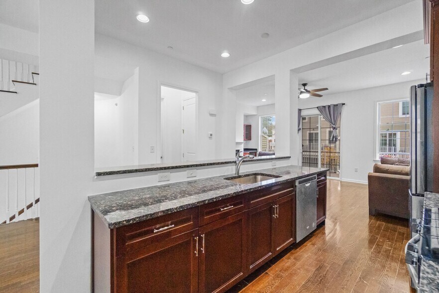 Building Photo - 205 Roosevelt Dr